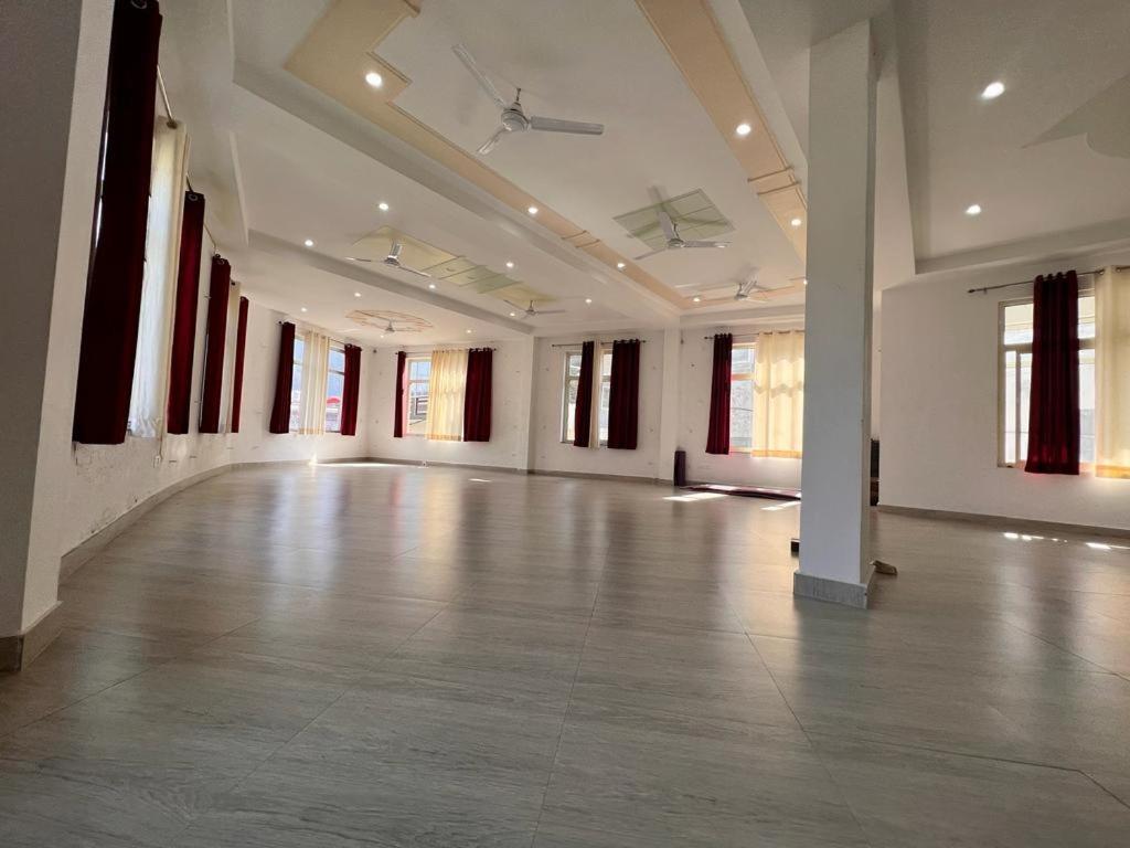 Hotel Paradise Palm Rishīkesh Zewnętrze zdjęcie