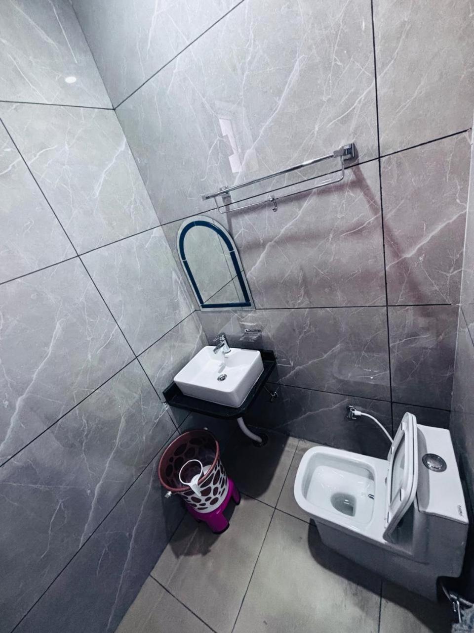 Hotel Paradise Palm Rishīkesh Zewnętrze zdjęcie